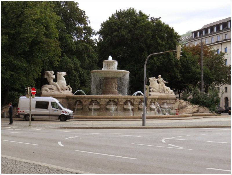 Fountain at SE end of Maximiliansplatz