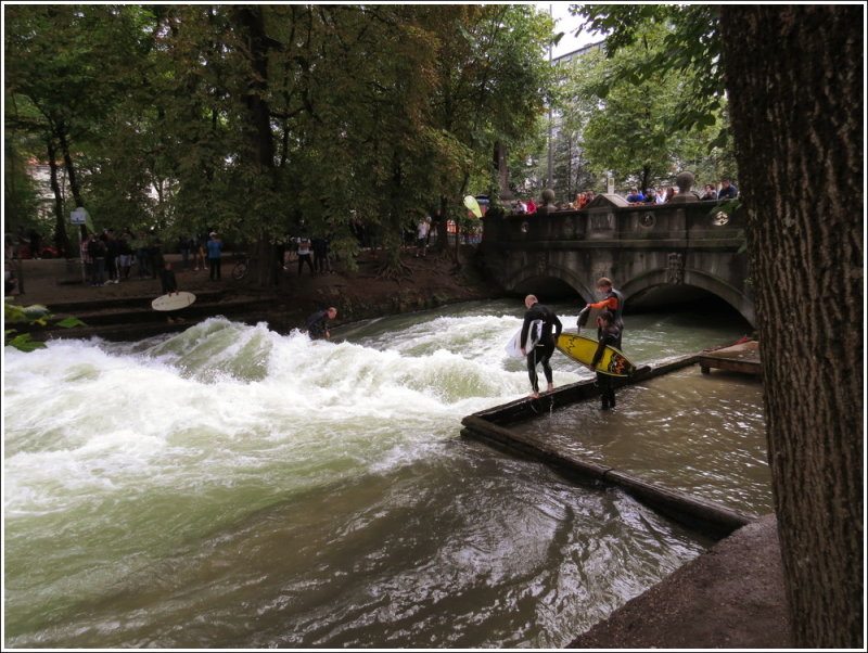 City Surfers on the Eisbach