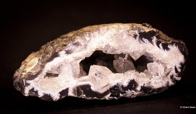 0024-Kwarts Geode.JPG