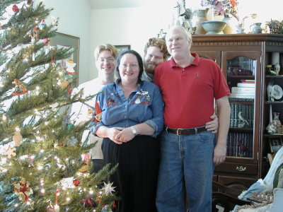 DSCN6901 Miriam n Andy n Matthew n Bill w Christmas Tree.JPG