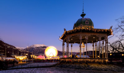 01-Bergen by night.jpg