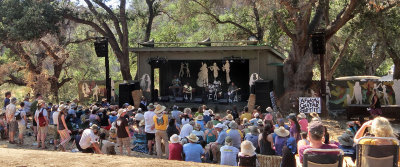 Relaxing in the shade with African Guitar Summit