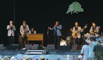 Lee Fields & the Expressions at main stage