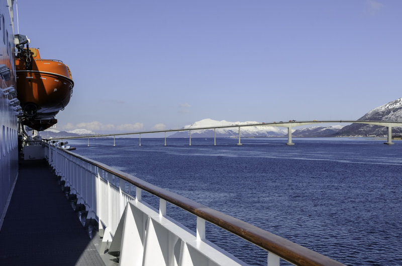 Sortland bridge  ( 948 m )
