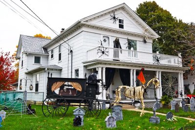 Ghouls in the Graveyard