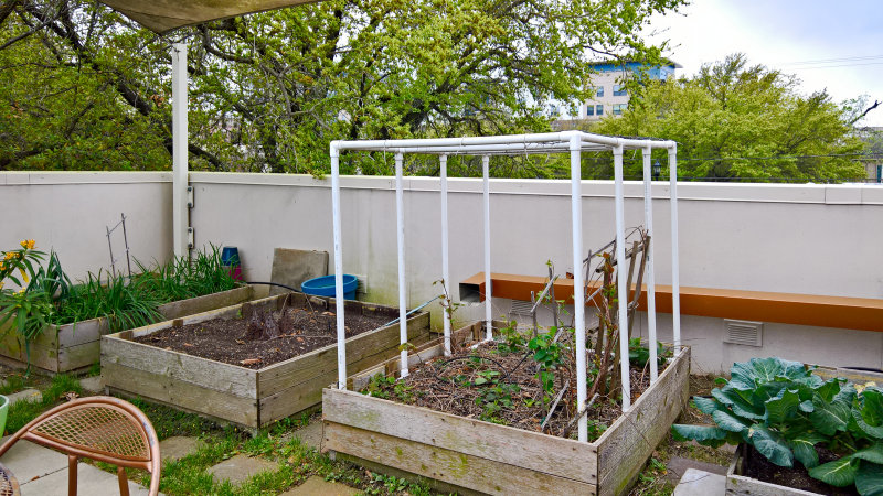2710 Louisiana terrace garden large to NW