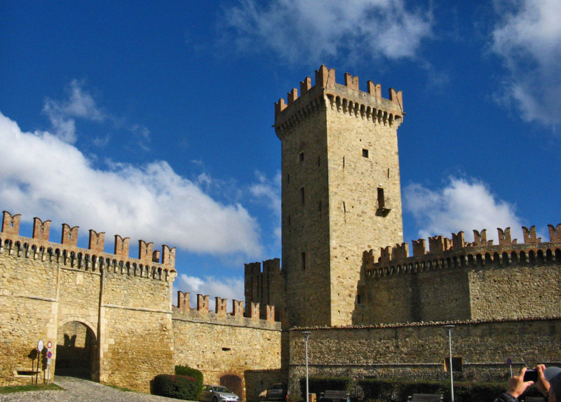 Entry in the Castle Wall9283