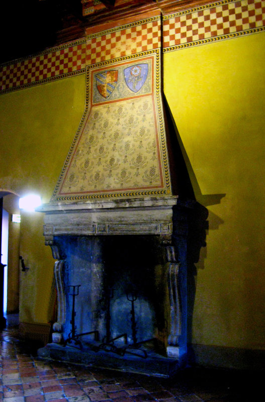Fireplace with Coats of Arms0642