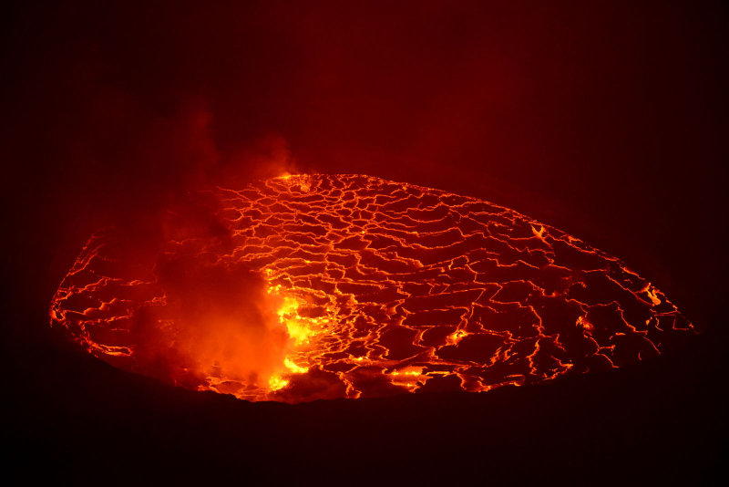 An almost-clear view of the whole lava lake of Mount Nyiragongo