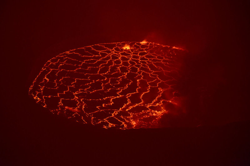 A wind shift within the crater clears up the west side of the lava lake
