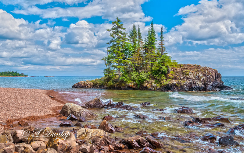 *** 119.1 -  Grand Marais: Paradise Island Rocks