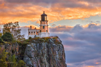 * 40.5 - Split Rock Lighthouse: Dawn, Close-Up 