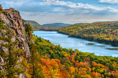* 90.52 - UP Michigan: Lake Of The Clouds, Autumn