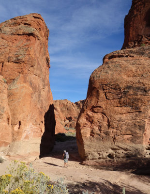 Hiking down Buckskin Gulch