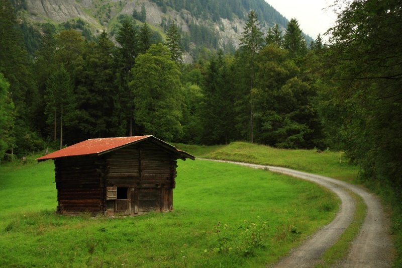 Barn and track, Kandersteg