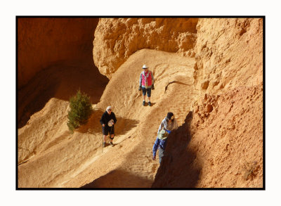 17 10 P1040447 Debi & Helen at Bryce Canyon