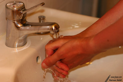 29-04-2007 : Wash your hands / Lave tes mains
