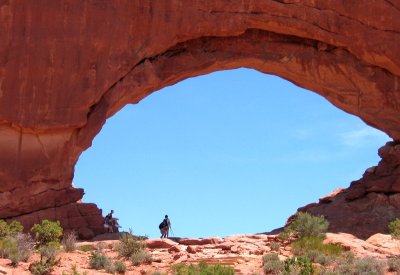 Photographers under Turret Arch in Arches National Park Utah 063  