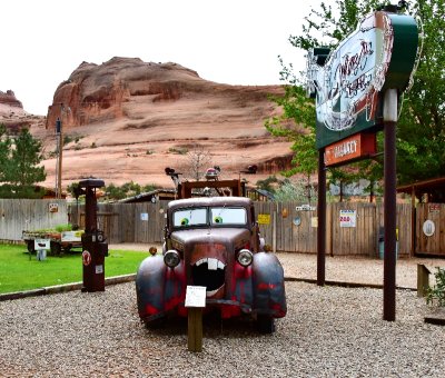 Roadside Attraction at Hole N the Rock Moab 210  