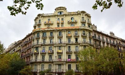 Building Facade in Barcelona Spain 016a 