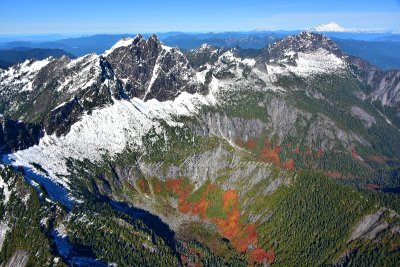 Three Fingers Whitehorse Mountain Mt Baker with fall foliages and colors 315  