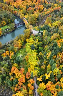 Reinig Bridge spans the Snoqualmie River Washington 478