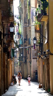 Mom and Daughter on Carrer de Sant Pere Mitja Barcelona 486  