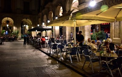 Evening dining in Barcelona Gothic Quarter 563 