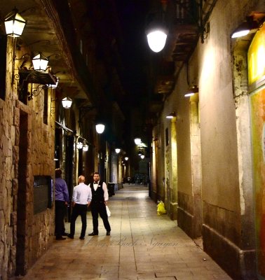 Taking a break Barcelona Gothic Quarter 567  