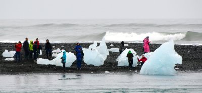 Tourists with icebergs at Diamond Beach,  by Jökulsárlón glacial lagoon, Iceland 627  
