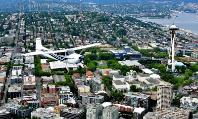 N7551K Cessna 180 Skywagon and Space Needle and Seattle 070 