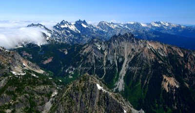Box Ridge and Mt, Three Queens, Chikamin Peak, Lemah Mt, Chimney Rock, Summit Chief, Glacier Peak, Bear Breast, Mt Daniel 301