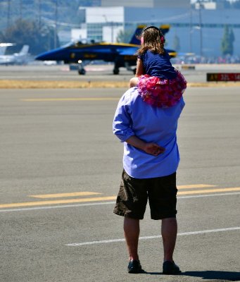 Watching the Blues with Dad, Seattle Seafair 2018, Clay Lacy Jet Center 536a  