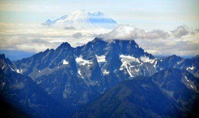 Mount Stuart and Mount Rainier from Cessna 182, Washington 012a 