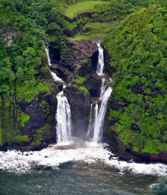 Waterfalls of Kailua Stream and Nailiihaele Stream into Papa'a'eanui Bay, Maui, Hawai 135 