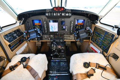 N291DB cockpit 396 King Air 350i