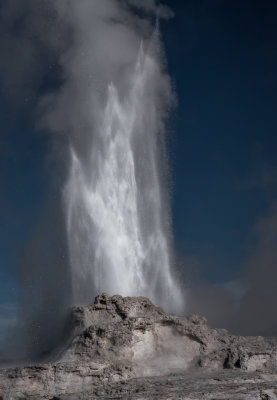 Castle Geyser eruption 1