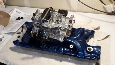 Carburetor on intake manifold