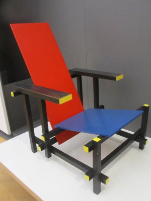 Red and Blue Chair by Gerrit Rietveld. -1918-