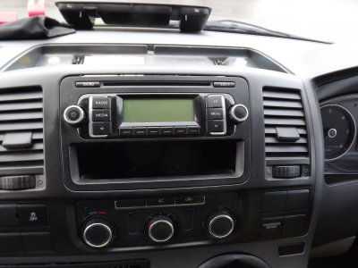 GREEN VW T6 ORIGINAL RADIO