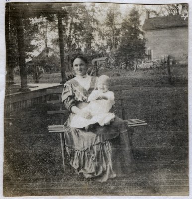Myrtle C. Landis with Dorothy - Worthington 1906
