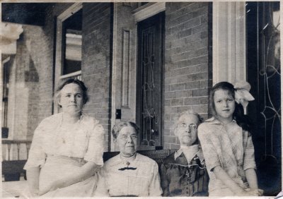 1917 L-R Myrtle C Landis, Mary Emma Hollar Landis, Mattie (Lucina Matilda) Blackman Carrothers, DLJ