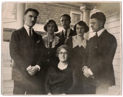 Oberlin 1922 - standing L-R:  Bill, his wife Esther, Dick?, Dorothy, George?; Myrtle in front