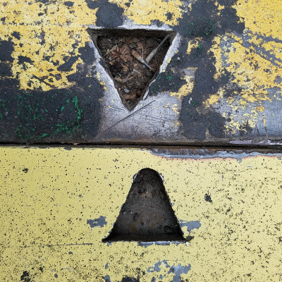 edge of two steel roadplates