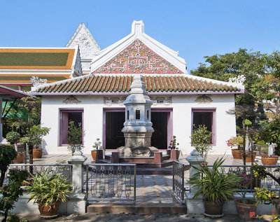 Wat Ratcha Orasaram Wihan Showing Chinese Influence (DTHB0429)