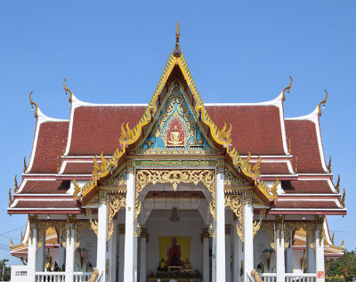 Wat Ratcha Khruet Wihan of Luang Phawphiphatrohmkahnee Roof (DTHB0895)
