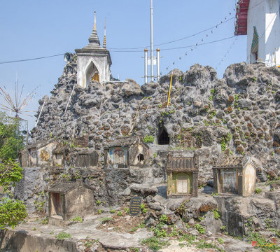 Wat Ratcha Khruet Memorial Crypts (DTHB2055)