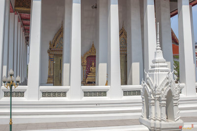 Wat Intharam Phra Ubosot Entrance and Boundary Stone (DTHB2084)