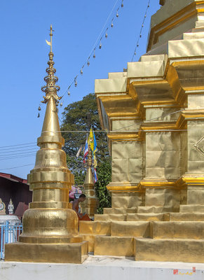 Wat Tha Duea Phra That Chedi Corner Chedi (DTHCM1432)