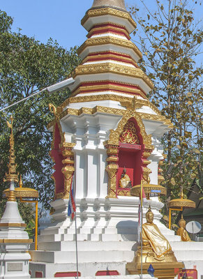 Wat Pa Khoi Nuea Phra That Chedi Buddha Niche and Buddha Image (DTHCM1493)